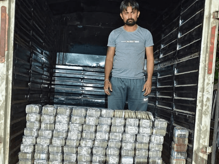 Raipur Hawala Racket | Transporters Used To Smuggle Cash In Hidden Chambers
