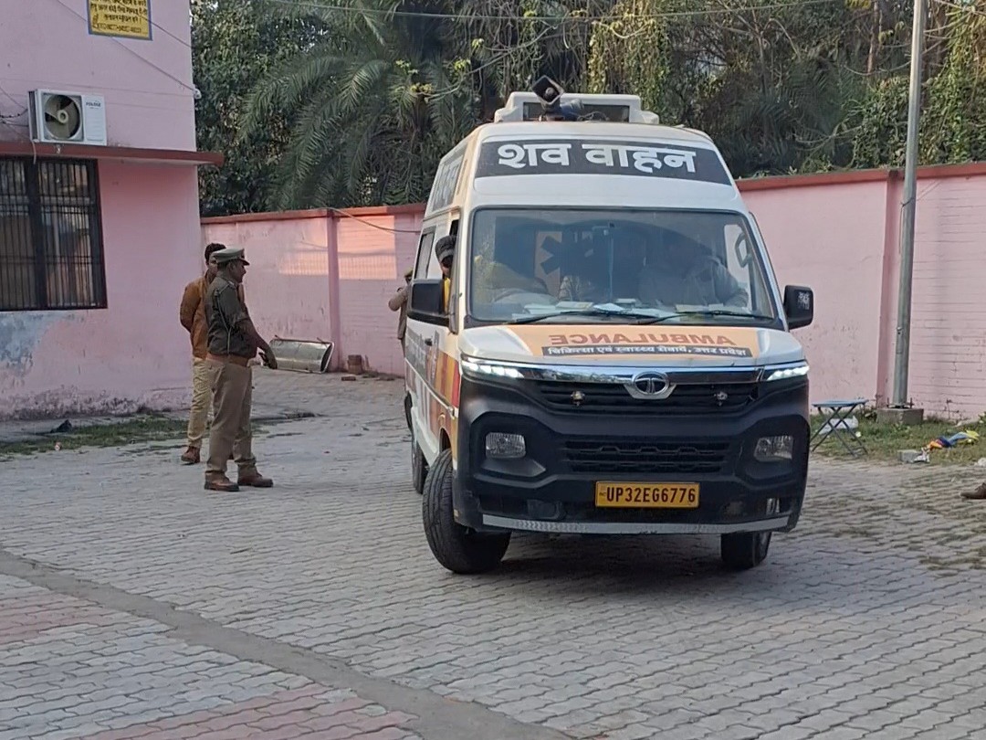 Unknown Men Varanasi Road Accident | Man Dies After Being Hit By Unknown Vehicle
