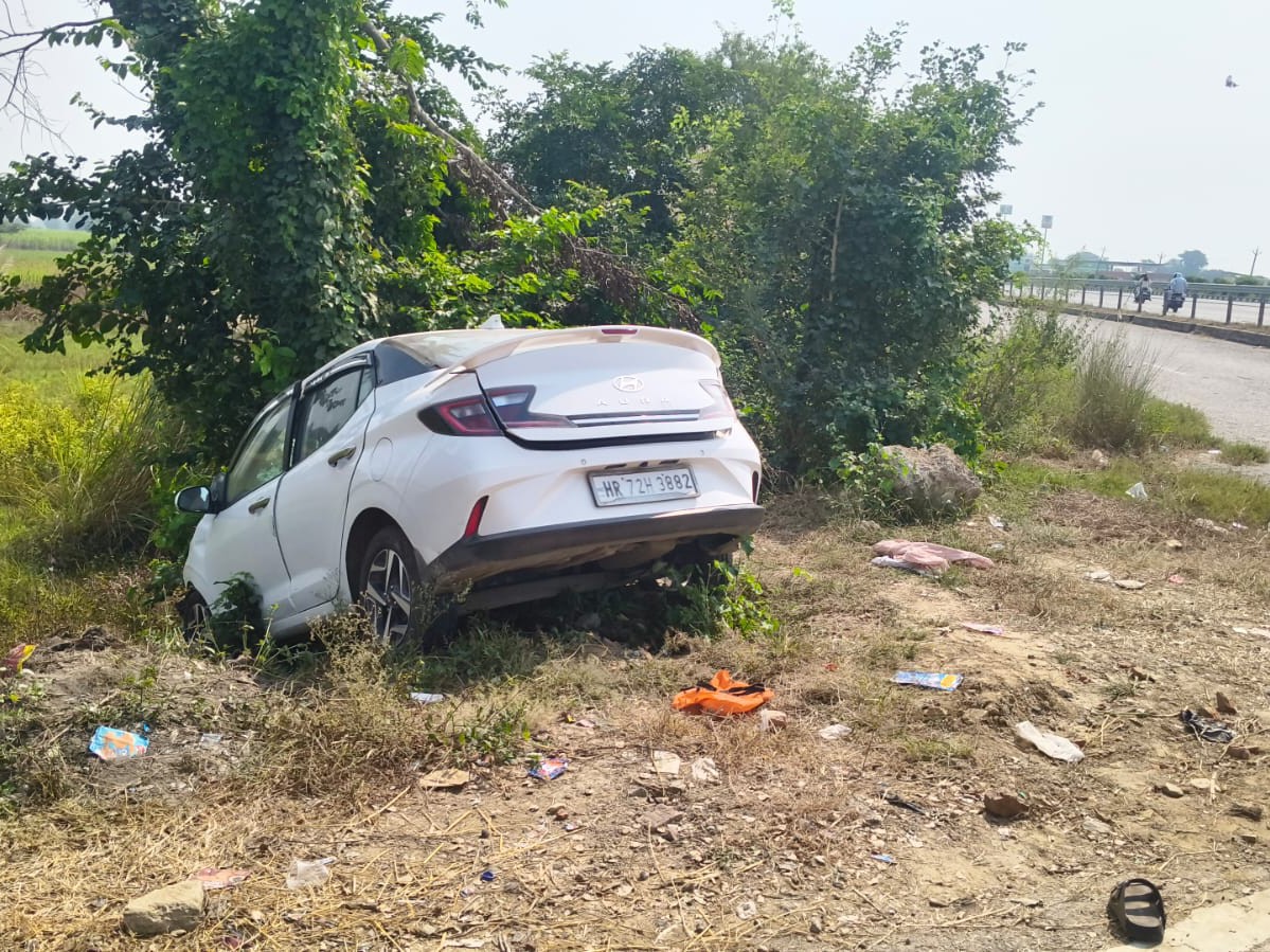 National Highway 19 Accident | Unnao Family Car Crashes Into Tree