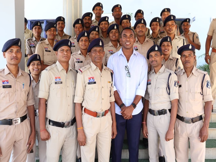 पुलिस परिवार ने किया सम्मानित