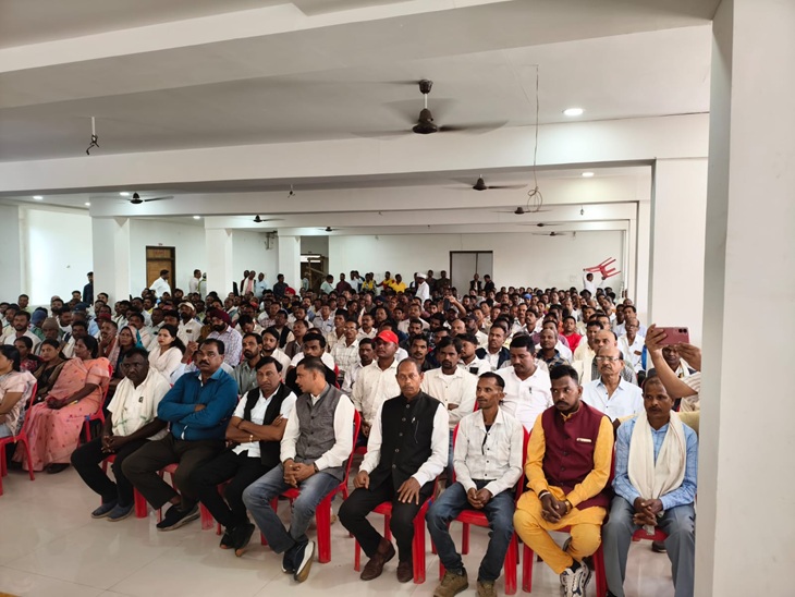 बैठक में उपस्थित कांग्रेस बीएलओ।