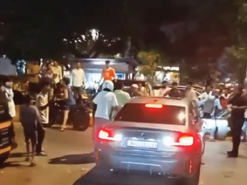 8 अक्टूबर को मुंबई के जुहू इलाके में टाइगर श्रॉफ की कार पर फायरिंग हुई थी।