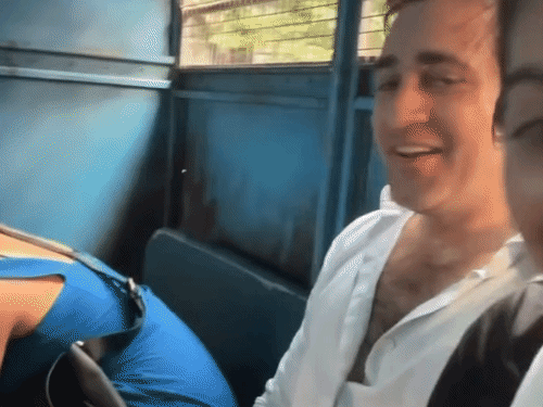 इमरान ने पुलिस वैन से हिरासत की तस्वीर भी शेयर की थी।