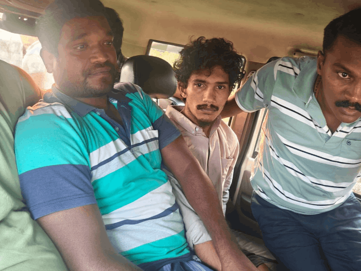 पुलिस ने पकड़े गए कैदियों की तस्वीरें जारी की हैं।
