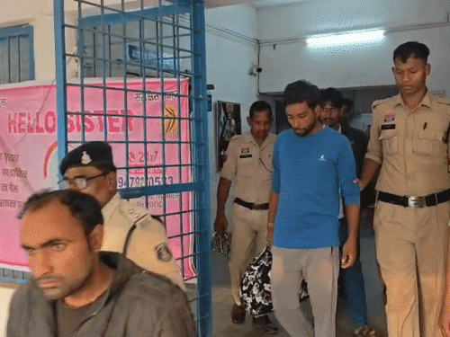 पुलिस ने खरीददार समेत 5 आरोपियों को गिरफ्तार किया है।