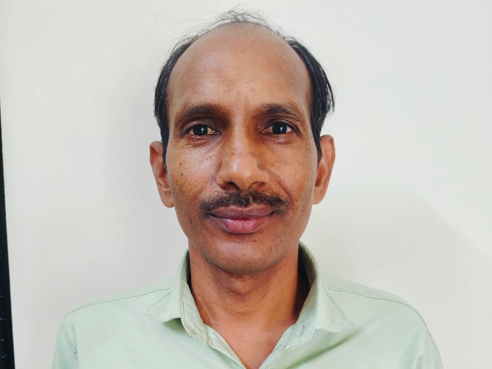 मृतक चंद्र किरण चंद्राकर स्वास्थ्य अधिकारी - Dainik Bhaskar