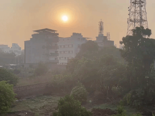 MP-UP, राजस्थान, बिहार में अगले दो दिन बारिश का अलर्ट: छत्तीसगढ़-झारखंड के कई जिलों में स्कूल बंद, अर्नब तूफान का असर whatsappvideo2026 10 17at072652 ezgifcom resize 17 1793122528536
