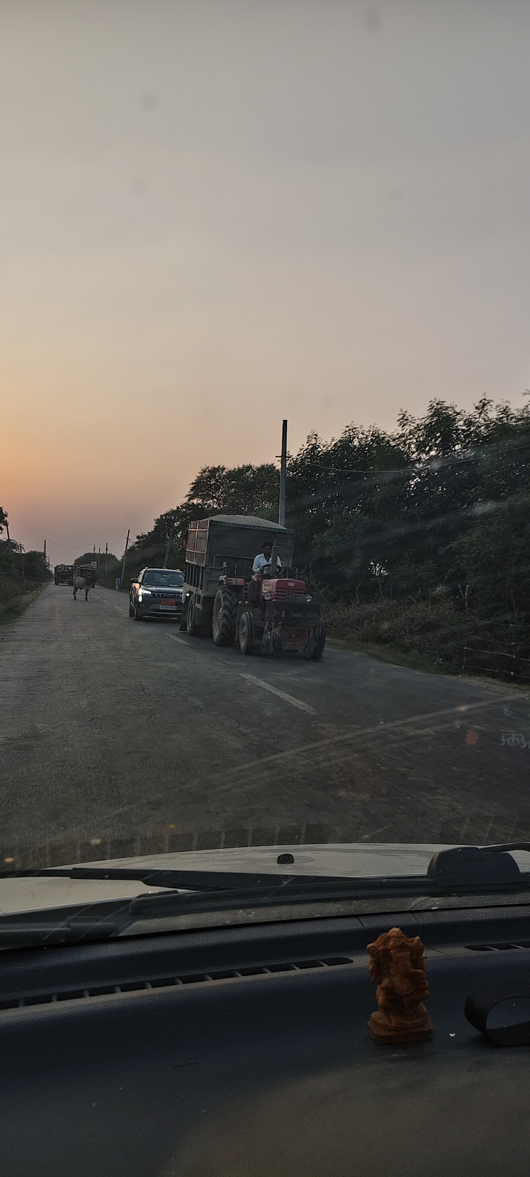43 trolleys of gravel passed in front of the police in 40 minutes; the ...