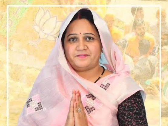 विधानसभा चुनाव लड़ चुकीं संतोष मेघवाल भी जिला परिषद चुनाव में उतरीं।