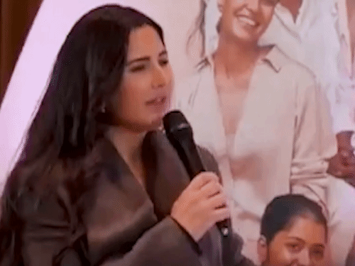 यूके में अपने कॉस्मेटिक ब्रांड के कार्यक्रम में भी कटरीना ने ट्रोलिंग पर जवाब दिया था।