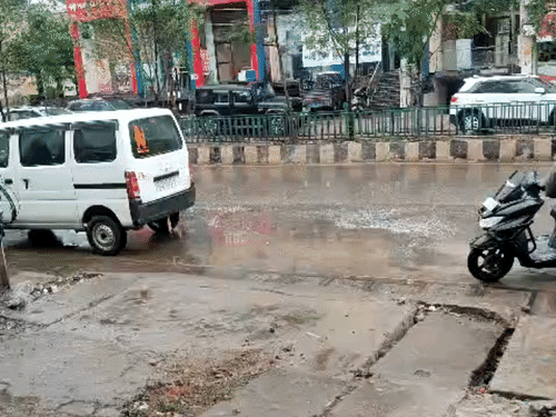 चक्रवात अर्नब के असर से बिलासपुर में भी बारिश होती रही।