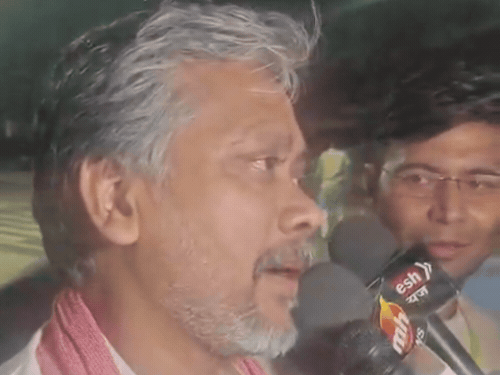 सपा शिक्षक प्रत्याशी डा. आकाश अग्रवाल ने बताया कि भाजपा के लोगों ने मारपीट की।