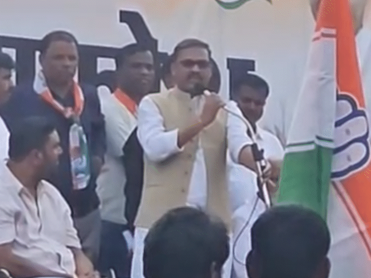 छिंदवाड़ा के परासिया में कांग्रेस की एक रैली को संबोधित करते विधायक सुनील उईके।