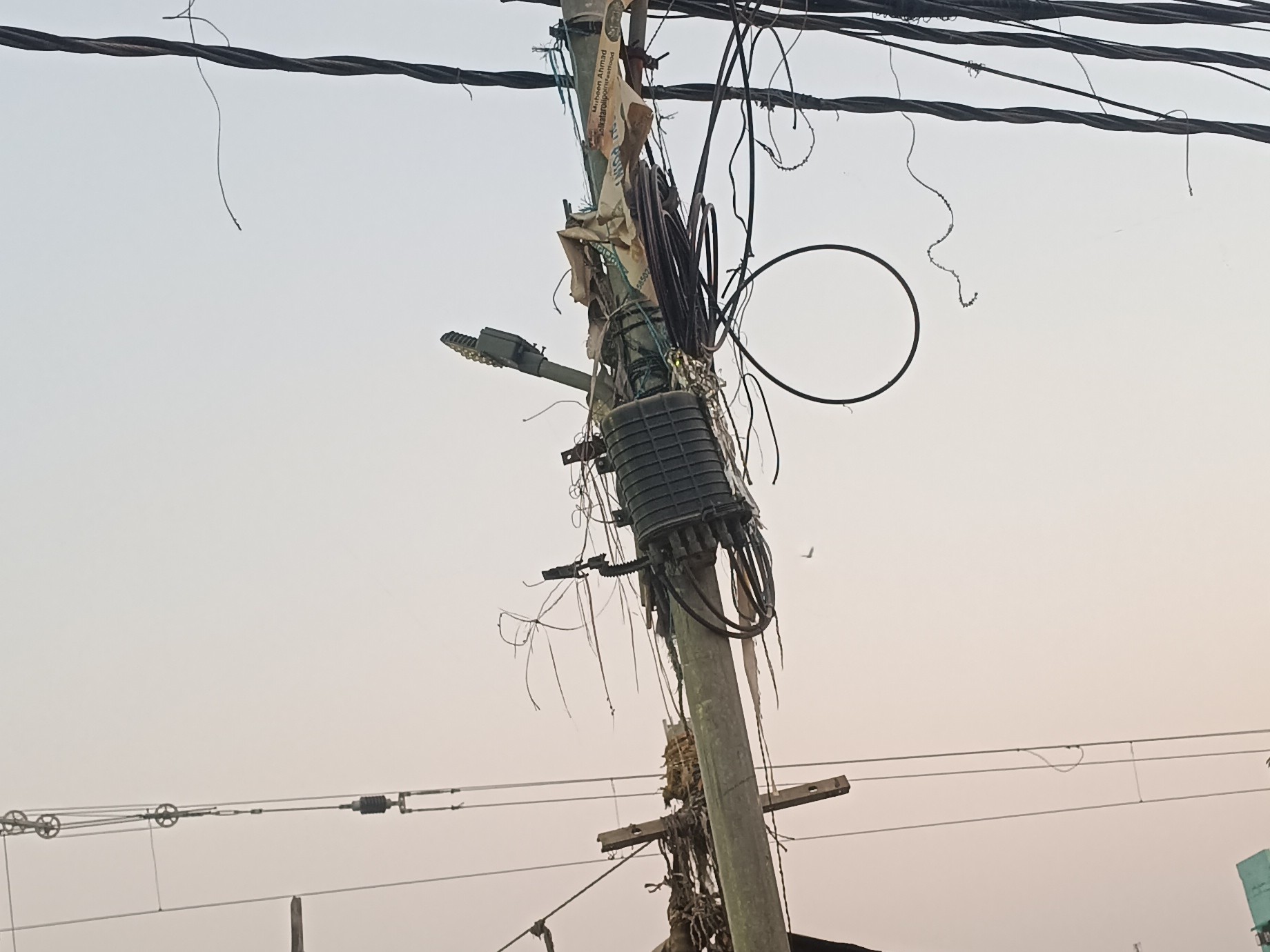 Aligarh Ward 65 News | Maulana Azad Nagar Darkness Complaint & Residents