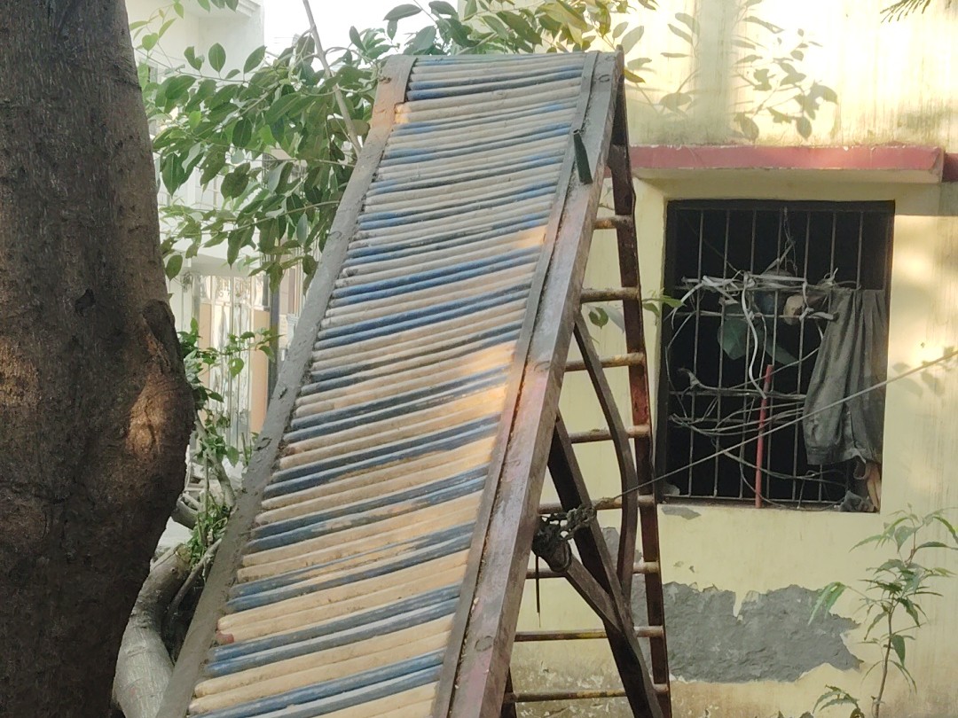 Aligarh Ward 43 Park Neglect: Broken Swings, No Lights & Water Supply