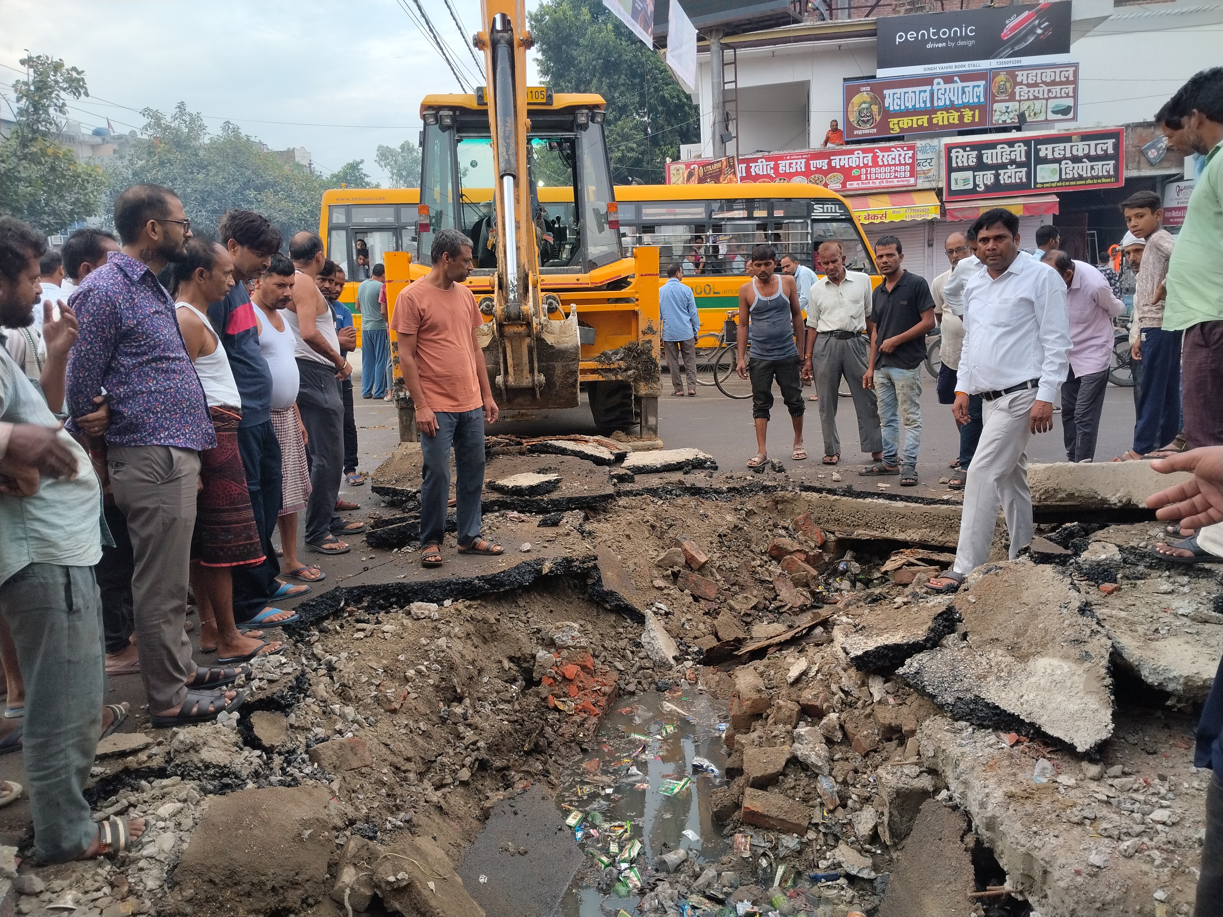 Kanpur Ward 19 News | Dinesh Paswan Clears Waterlogging Drain