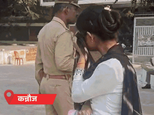 25 अक्टूबर को परीक्षा के दौरान अभ्यर्थियों के जूते-मोजे तक उतरवा लिए गए थे।