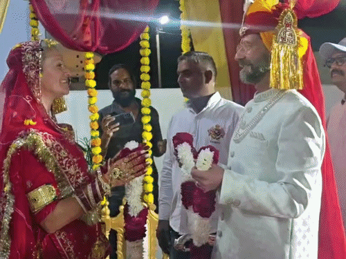 हूबर्ट और सोफी ने भारतीय रीति-रिवाज के साथ शादी की।