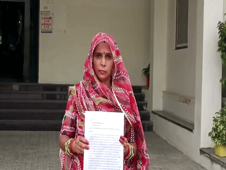 युवक की पत्नी भावना कंवर ने एसपी से गुहार लगाई।