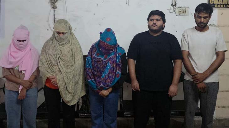 आरोपी काॅल सेंटर से लोगों के साथ धोखाधड़ी करते थे