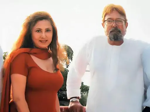 दिवंगत एक्टर राजेश खन्ना के साथ एक्ट्रेस अनीता आडवाणी।