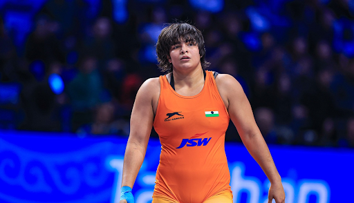 वर्ल्ड कुश्ती चैंपियनशिप के 76 किग्रा वेट कैटेगरी के मुकाबले में एक्शन में भारतीय पहलवान काजल ढाका।