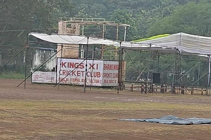तूफान के बाद इस तरह बन गई मैदान की स्थिति।