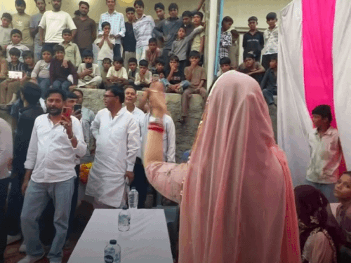 पूर्व मंत्री राजेंद्र राठौड़ की पुत्रवधु कनिका सिंह के पीथीसर गांव में प्रचार का वीडियो।