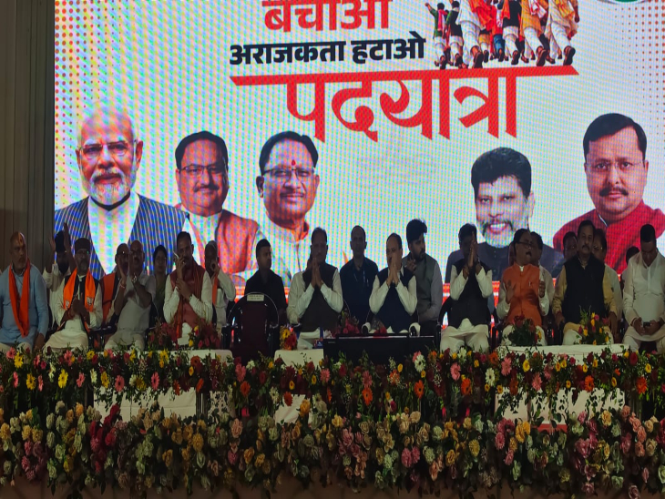 दुर्ग में केंद्रीय मंत्री जेपी नड्डा, उनके साथ सीएम विष्णुदेव साय।