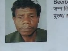 साढ़े छह फीट ऊंची दीवार पर काम कर रहा था मजदूर - Dainik Bhaskar
