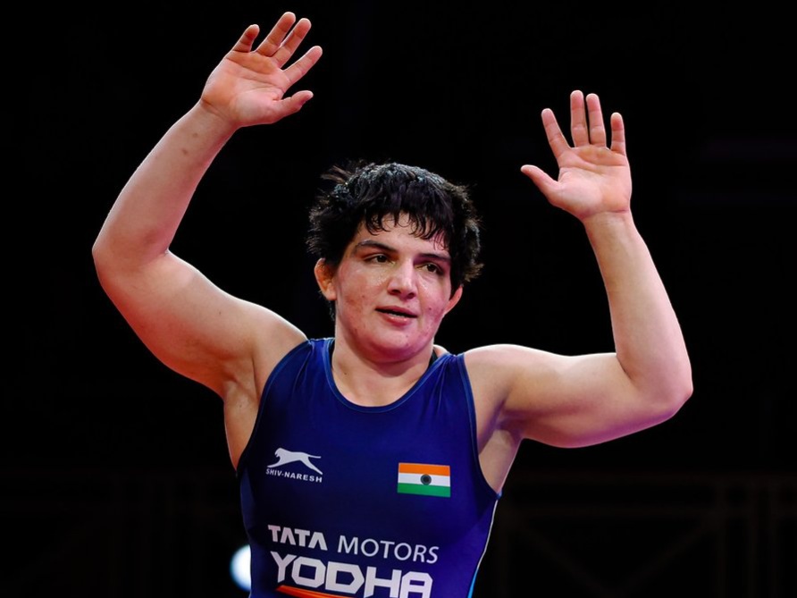 मनीषा भानवाला वर्ल्ड रेसलिंग चैंपियनशिप जीतने के बाद सेलिब्रेट करतीं हुईं।  - Dainik Bhaskar