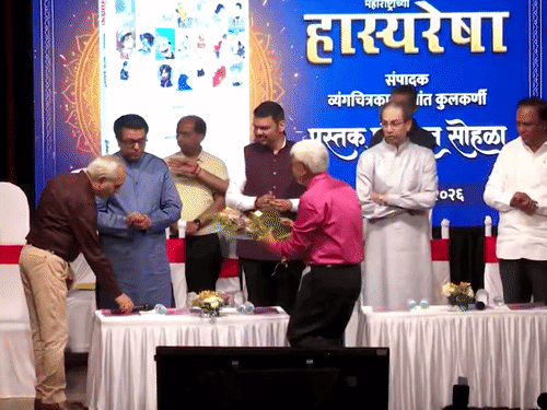 कार्यक्रम 75 कार्टूनिस्टों के काम और उनके परिचय पर आधारित पुस्तक के विमोचन का था। - Dainik Bhaskar