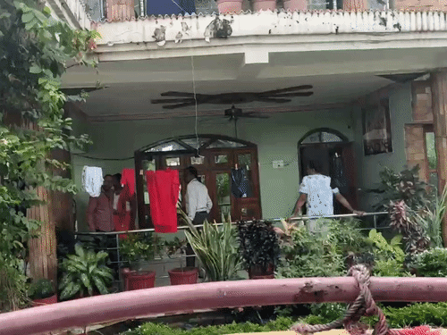 रायपुर में कारोबारी अनवर ढेबर के घर पर रेड।