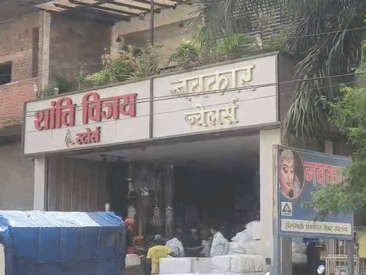 गरियाबंद में नवकार ज्वेलर्स में रेड।