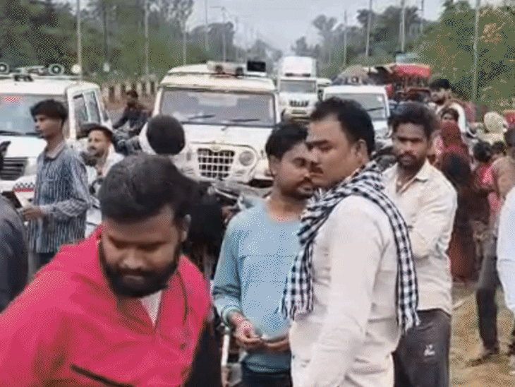 बेटे का शव देख पिता बेहोश हो गए। उन्हें अस्पताल में भर्ती कराया गया है।