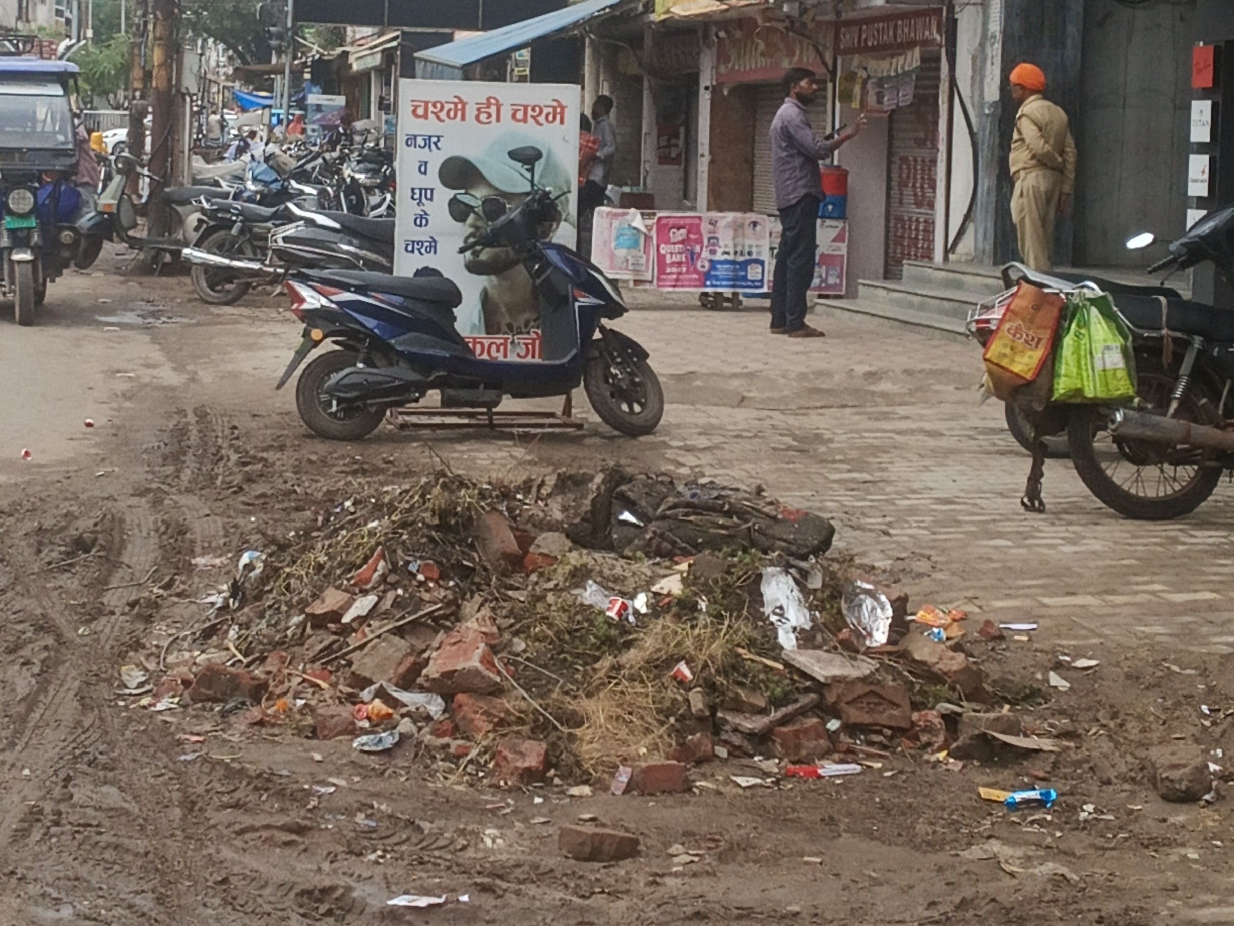 Prayagraj Khuldabad Road Blockage | Gurudwara School Debris Commuter ...