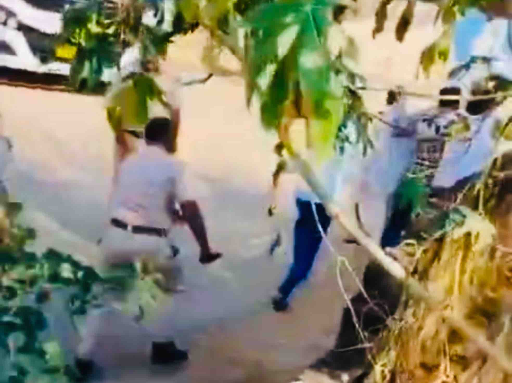 प्रत्याशियों के हंगामा करने के बाद पुलिस ने हल्का बल प्रयोग किया।