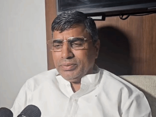 शिक्षा मंत्री महिपाल ढांडा ने कहा कि घटना का वीडियो इतना भयावह है कि उसे देखना भी मुश्किल है।