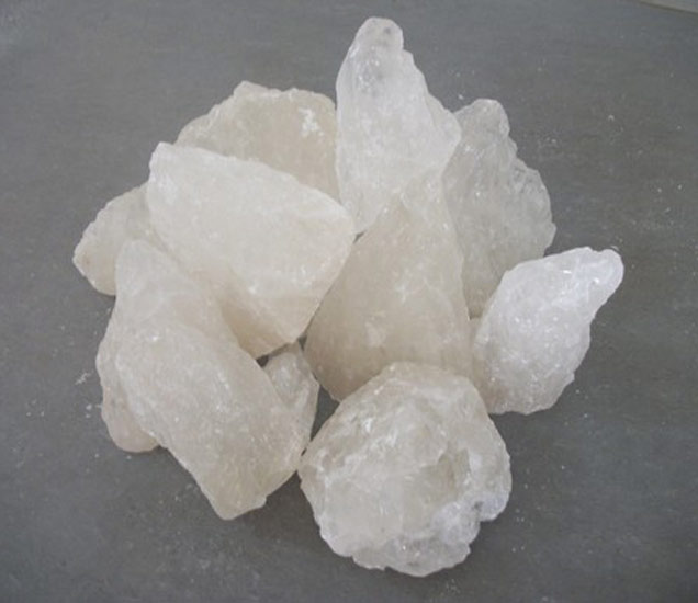 Health Benefits Of Alum Tips फक्त 2 रुपयांच्या तुरटीने पांढरे केस