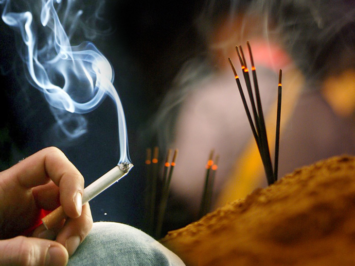 Research says that Smoke of Agarbatti is harmful smoke of cigarette