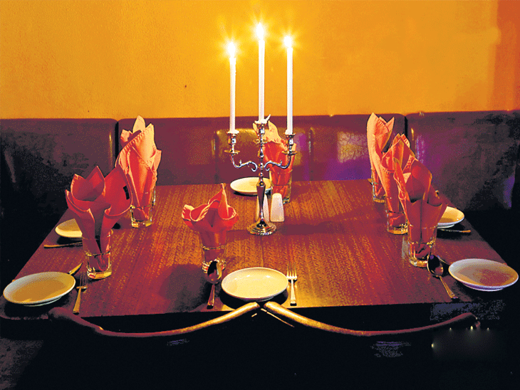 Candle Light Dinner कँडल लाइट डिनर Divya Marathi