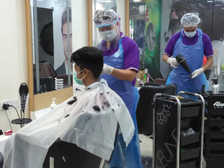 Hairdressers, salons, beauty parlors will open from Sunday in Maharashtra अनलॉक रविवारपासून