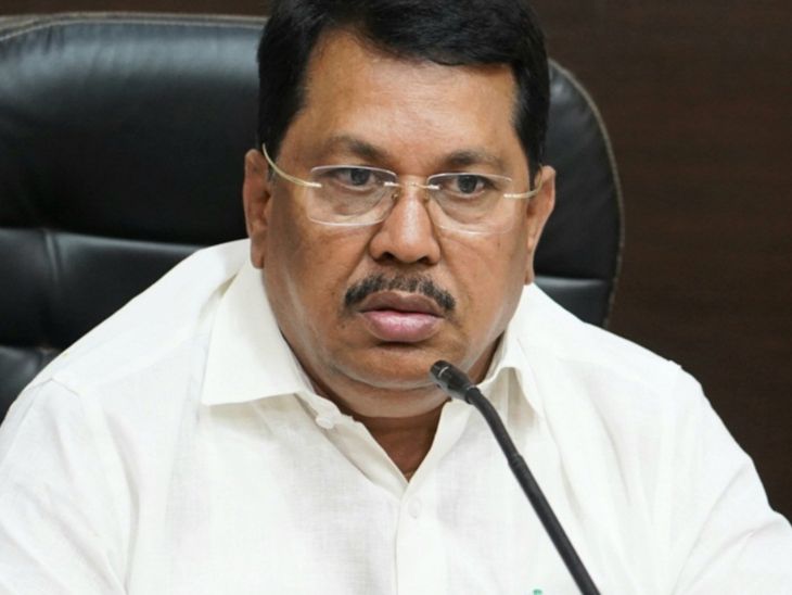 The interests of the students should be given priority over the corona background - Vijay Vadettiwar | कोरोनाच्या पार्श्वभूमीवर विद्यार्थ्यांच्या हिताला प्राधान्य द्यावे, 'क' आणि 'ड' आश्रम शाळांची सुनावणी घेऊन 10 दिवसात अहवाल द्यावा - विजय वडेट्टीवार - Vimarsana News