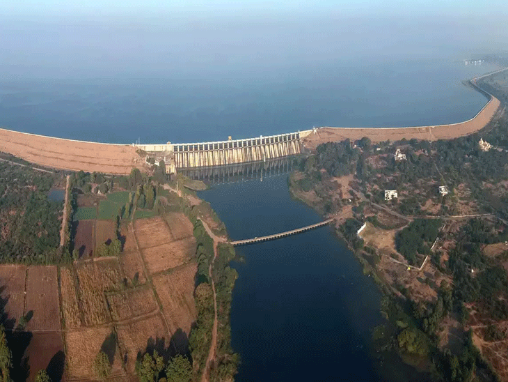 Marathvada water grid project updates: In the first phase, Aurangabad, Beed, Osmanabad, Latur districts; Final decision at the cabinet meeting; news and live updates | पहिल्या टप्प्यात औरंगाबाद, बीड, उस्मानाबाद, लातूर जिल्हे; अंतिम निर्णय मंत्रिमंडळ बैठकीत - Vimarsana News