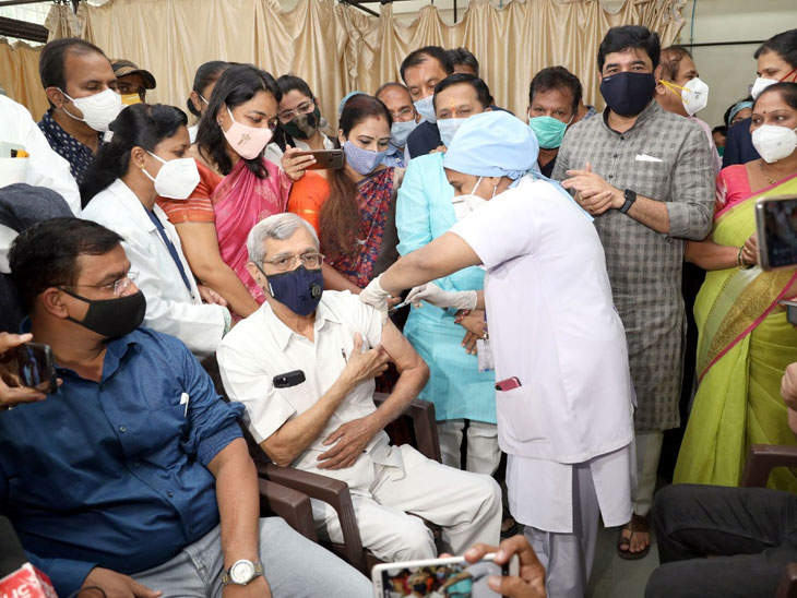 Vaccination updates: In India 21% people are vaccinated; news and live updates | जगभरात सारखाच ट्रेंड- जेथे 20% हून अधिक लोकांनी पहिला डोस घेतला, तेथे त्यापुढील लाट आलीच नाही! - Vimarsana News