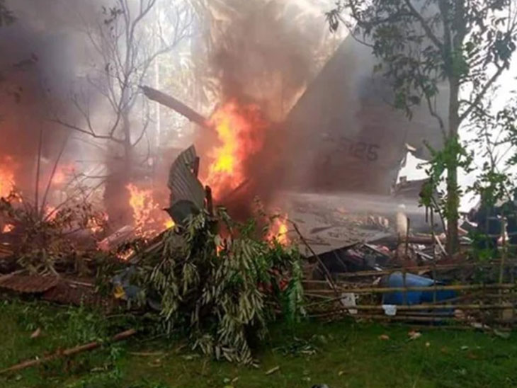 hilippine Military Plane । 85 People । Crashes । Basic Military Training; news and live updates | 85 लोकांना घेऊन जाणारे लष्करी विमान लँडिंगच्या वेळी झाले क्रॅश; 17 जणांचा मृत्यू, 40 जणांना वाचविण्यात आले यश - Vimarsana News