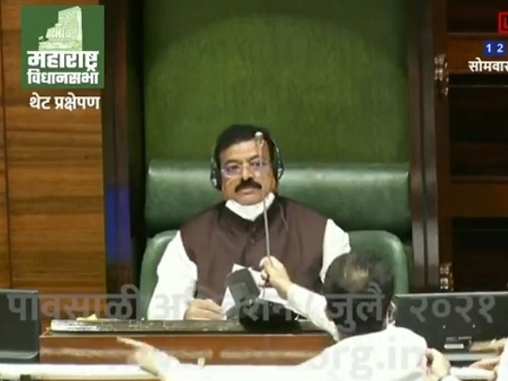 Abuse of table chairs, 12 BJP MLAs suspended; news and live updates | ...वाजवले की बारा!; ओबीसी आरक्षणाच्या मुद्द्यावरून विधानसभेत रणकंदन; तालिका अध्यक्षांशी गैरवर्तन; भाजपचे 12 आमदार निलंबित - Vimarsana News