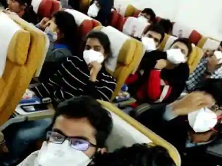 difficult for Indian students to travel to China due to restrictions Requests to the government to lift the travel ban | निर्बंधामुळे चीनला जाण्यास भारतीय विद्यार्थ्यांना अडचणी, प्रवासबंदी उठवण्यासाठी सरकारकडे केली विनंती - Vimarsana News