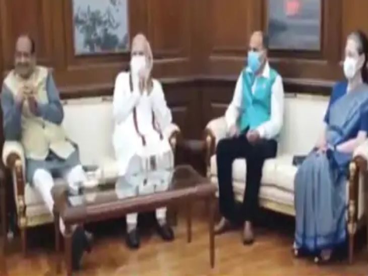 Sonia Gandhi | Lok Sabha Speaker Om Birla Holds Meeting With PM Narendra Modi, Amit Shah And Sonia Gandhi | लोकसभा अध्यक्ष ओम बिर्ला यांनी बोलावली बैठक, संसद चालवण्याच्या मुद्यावर एकमत घेण्याचा प्रयत्न; या सत्रात 74 गेले तास वाया - Vimarsana News