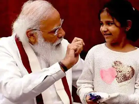 Narendra Modi Meet Daughter Of Ahmednagar MP Dr. Sujay Vikhe Patil | 10 वर्षांच्या अनिशाला भेटले पंतप्रधान नरेंद्र मोदी, मुलीने विचारले - तुम्ही राष्ट्रपती कधी बनणार? पंतप्रधानांनाही आले हसू - Vimarsana News